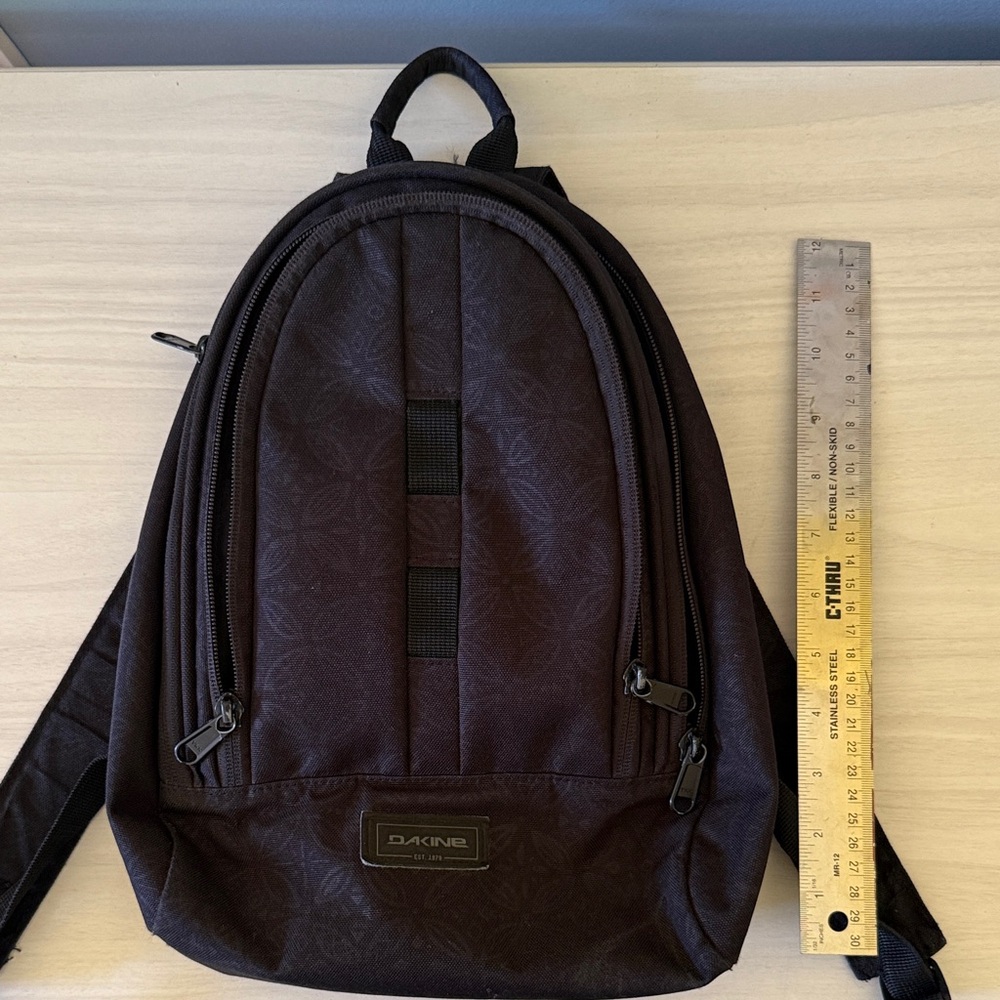 Dakine Cosmo black-flowered 6.5L Backpack /purse